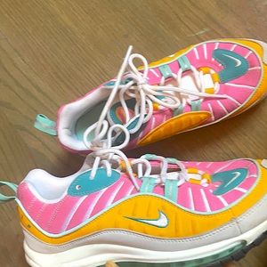 Wmns Air Max 98’ teal fushia. Good condition.